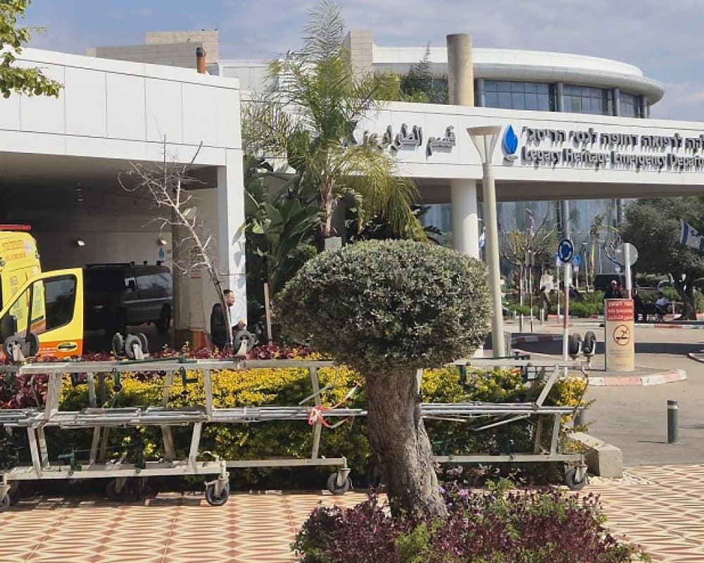 عامل يتعرض لإصابة خطيرة