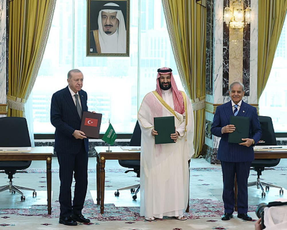 ترامب يرحب بالتعاون الدفاعي السعودي التركي الباكستاني