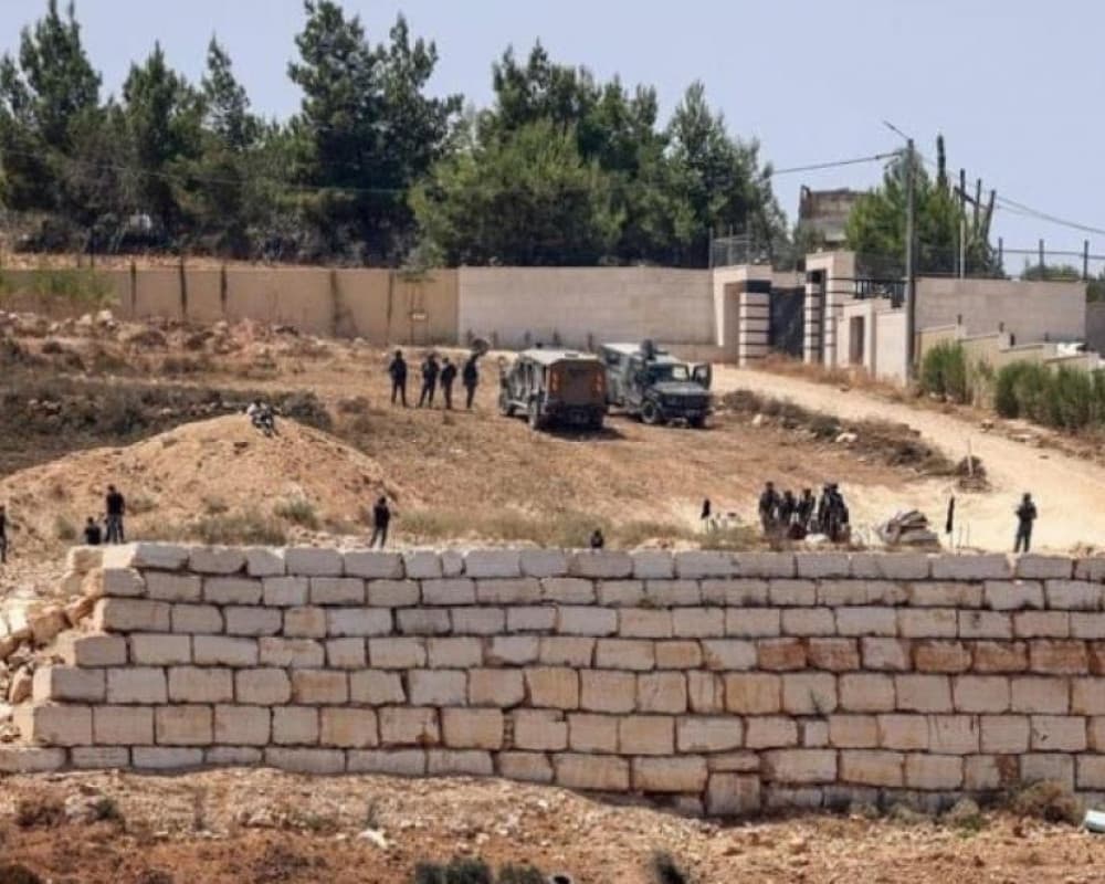 Dutch diplomats visit Qasra to see homeowner suffering