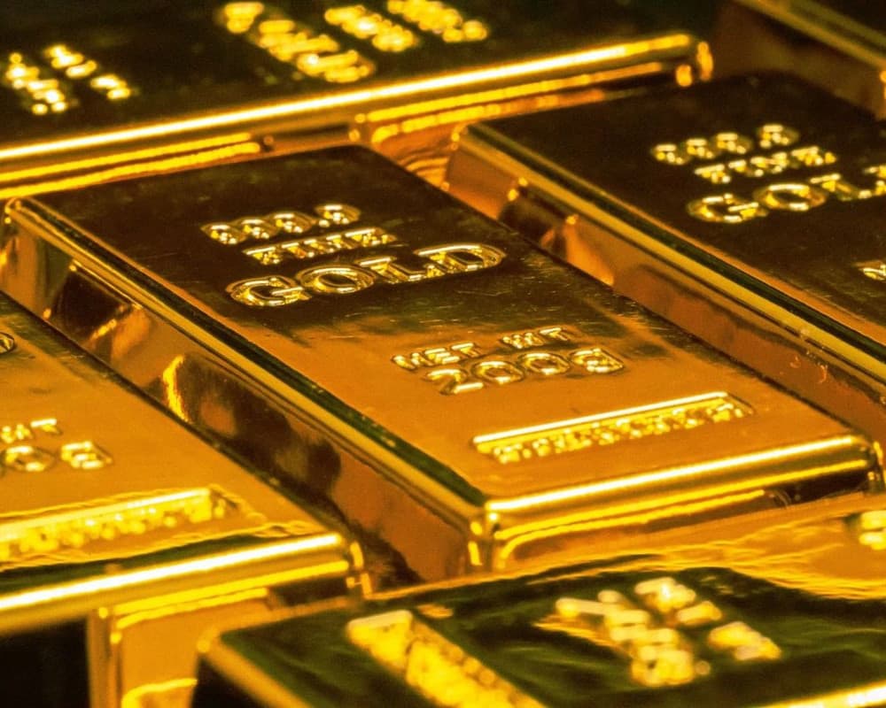 Gold climbs 1.6% above $4,590