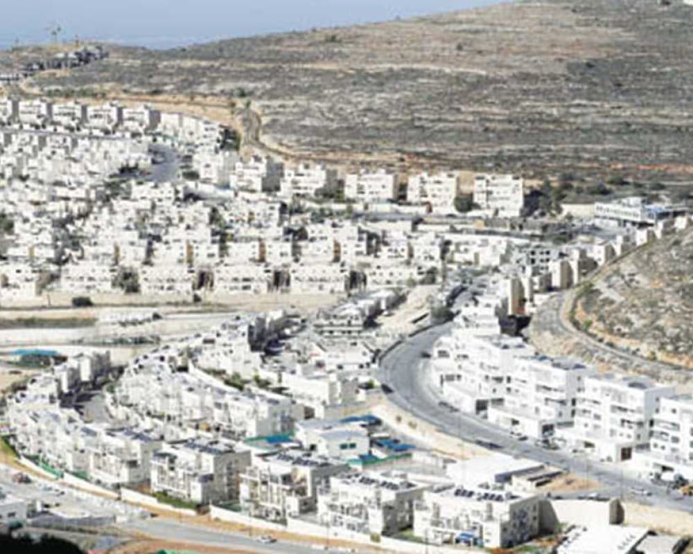 تقرير: مزايدات استعمارية وحصار منازل فلسطينية في الضفة