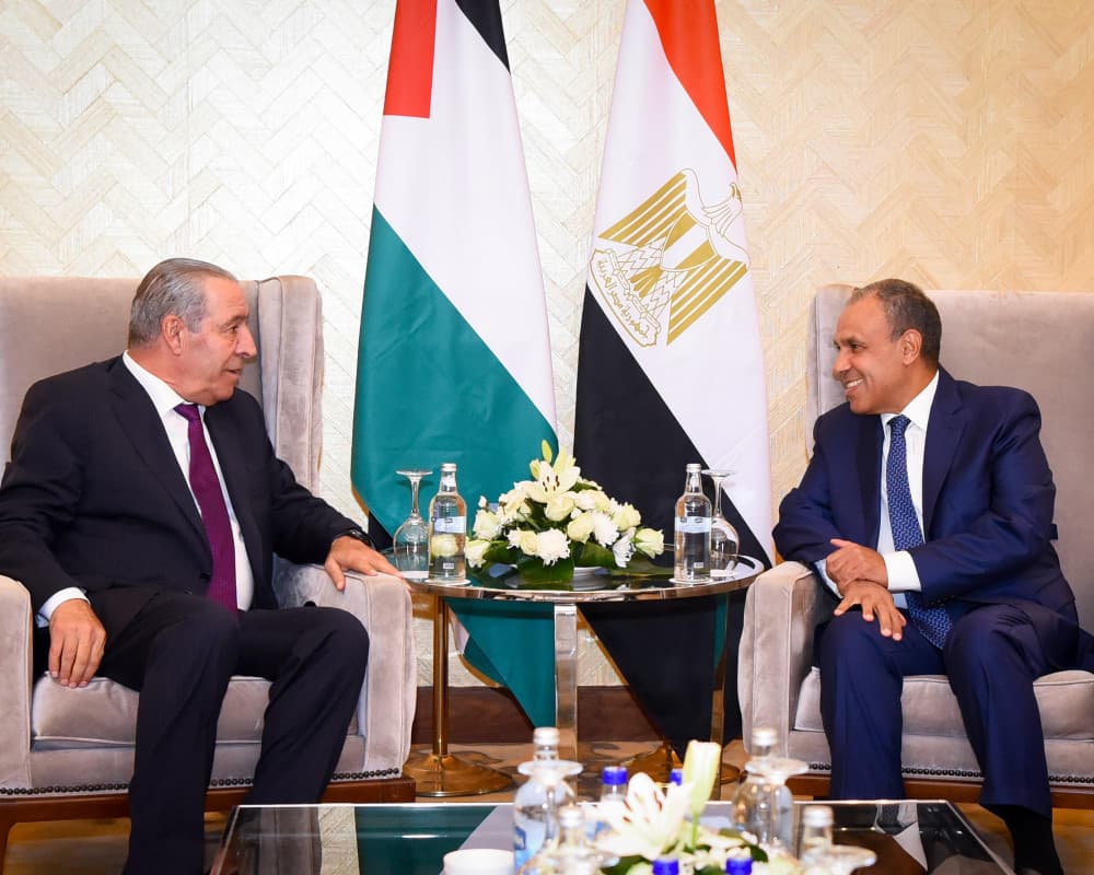 Sheikh Meets Egypt Foreign Minister on Palestine