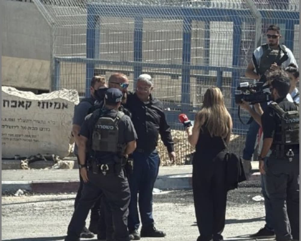 إسرائيل تغلق منشآت الأونروا في القدس