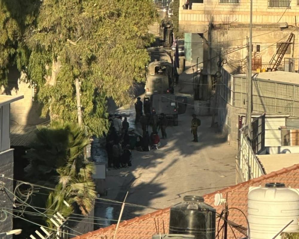 جيش الاحتلال يعتقل 30 في إذنا غرب الخليل