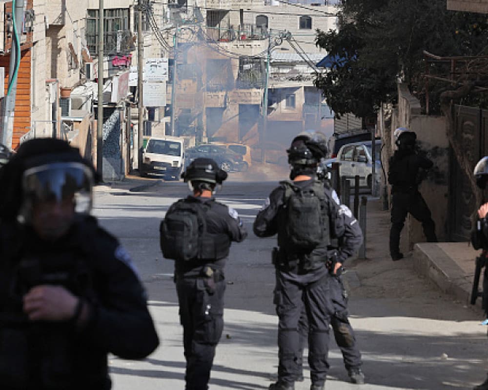 الجيش يشن هجوما ويحصن عناتا وشعفاط