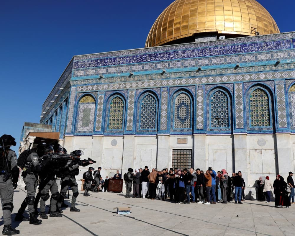 Over 240 settlers enter Al-Aqsa Mosque