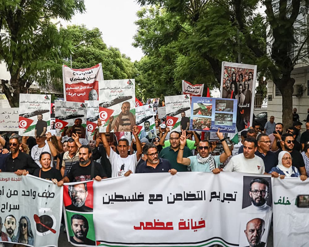 تونس: مداهمة واحتجاز أكثر من 15 متظاهراً في دعم معتقلي أسطول الصمود