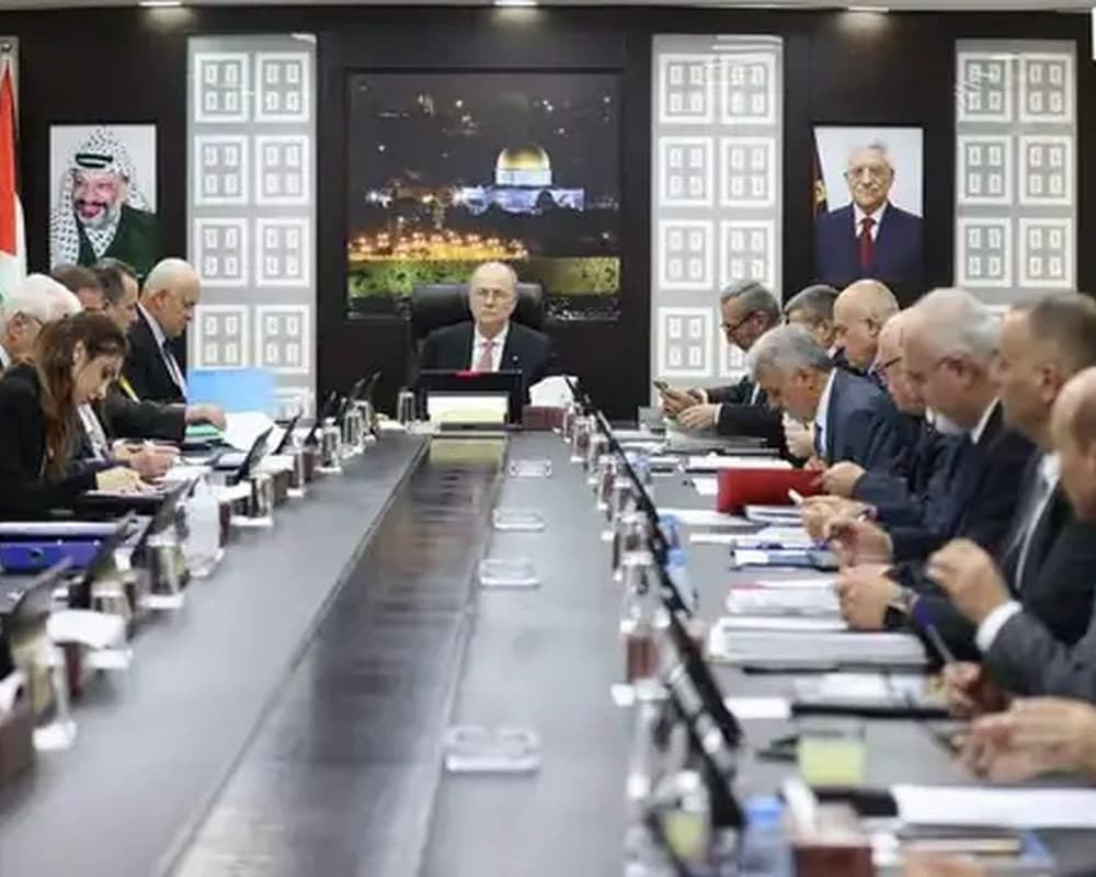 الحكومة تبدأ إجراءات تنموية في الضفة وغزة