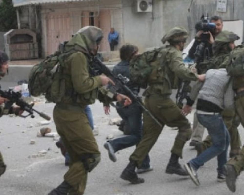 الاحتلال يعتقل عناصر في الضفة والقدس