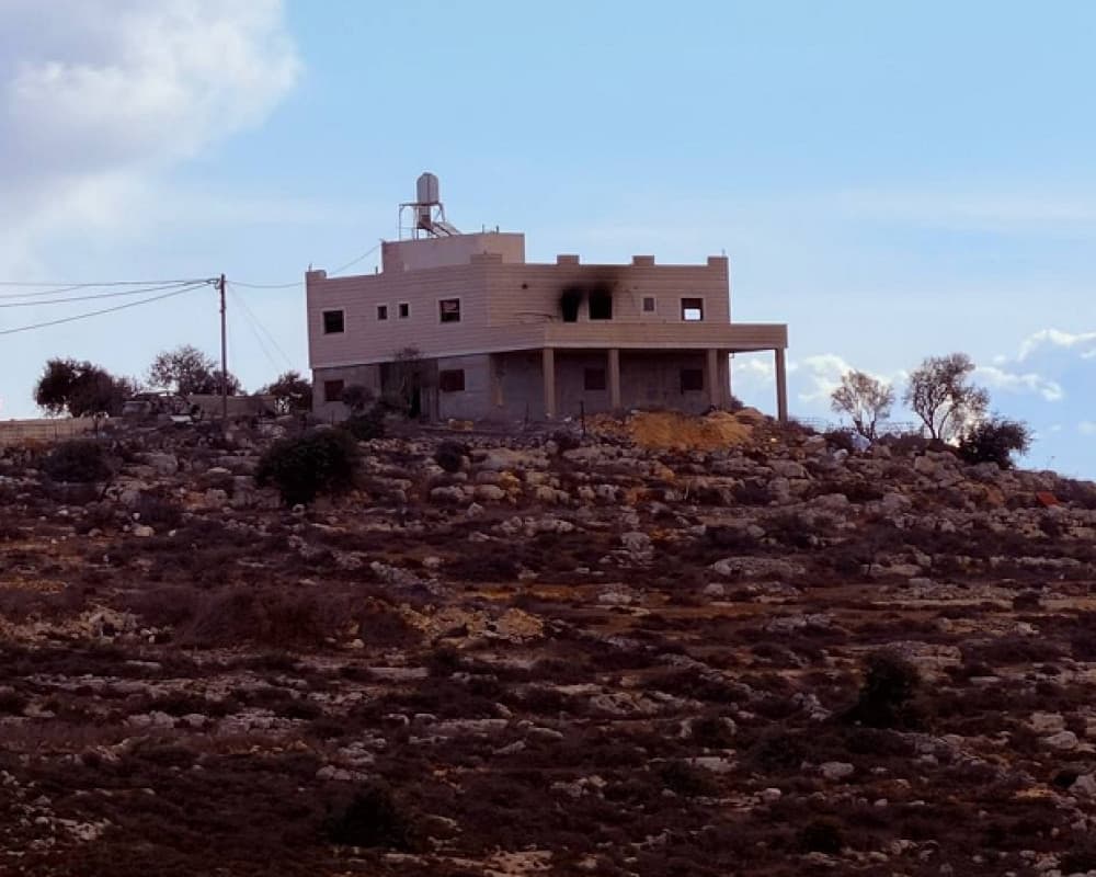 مستوطنون يهاجمون منازل في جالود والمغير