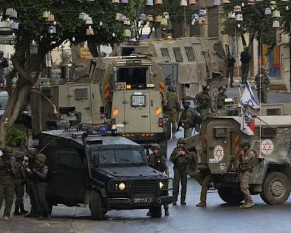 الاحتلال يداهم منازل ويعتقل ويحقق في برقة