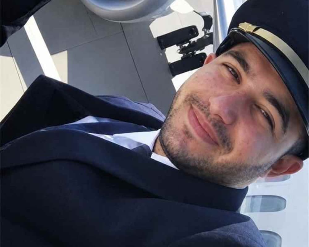 Flydubai pilot with past Oman Air exclusion over views