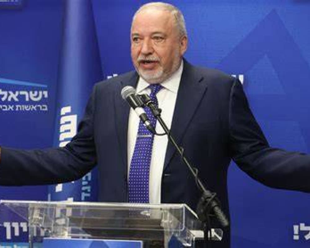 ليبرمان يقترح خطة للضفة وغزة
