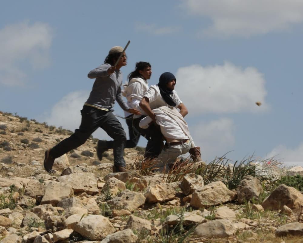 Settlers pursue workers near Huwara amidst gunfire