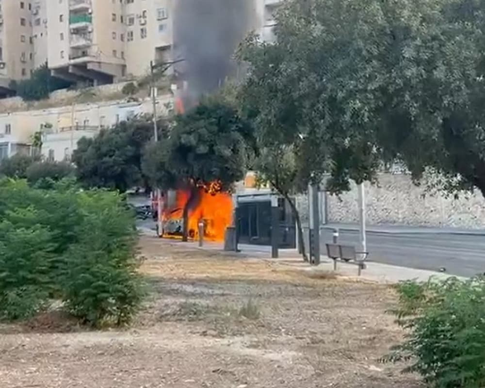 إصابةان في انفجار مركبة بالقدس