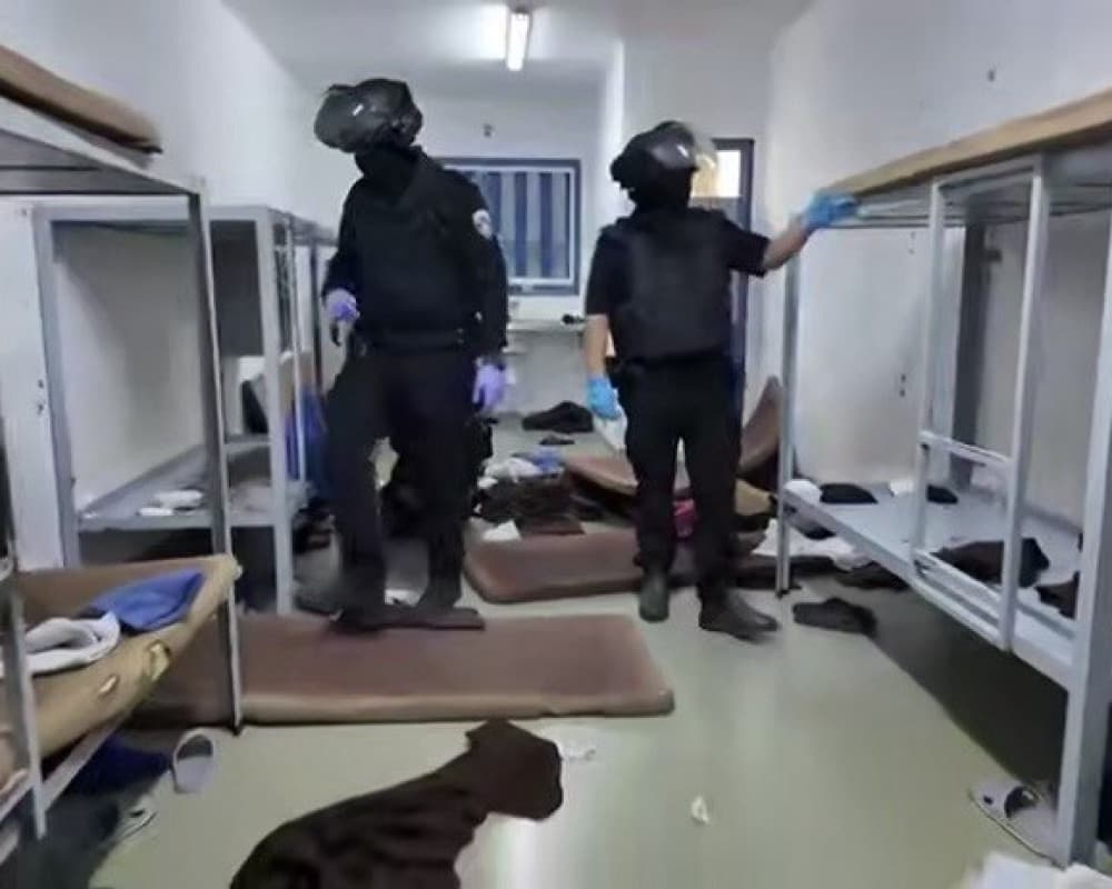 Occupation mistreats prisoners during October 7
