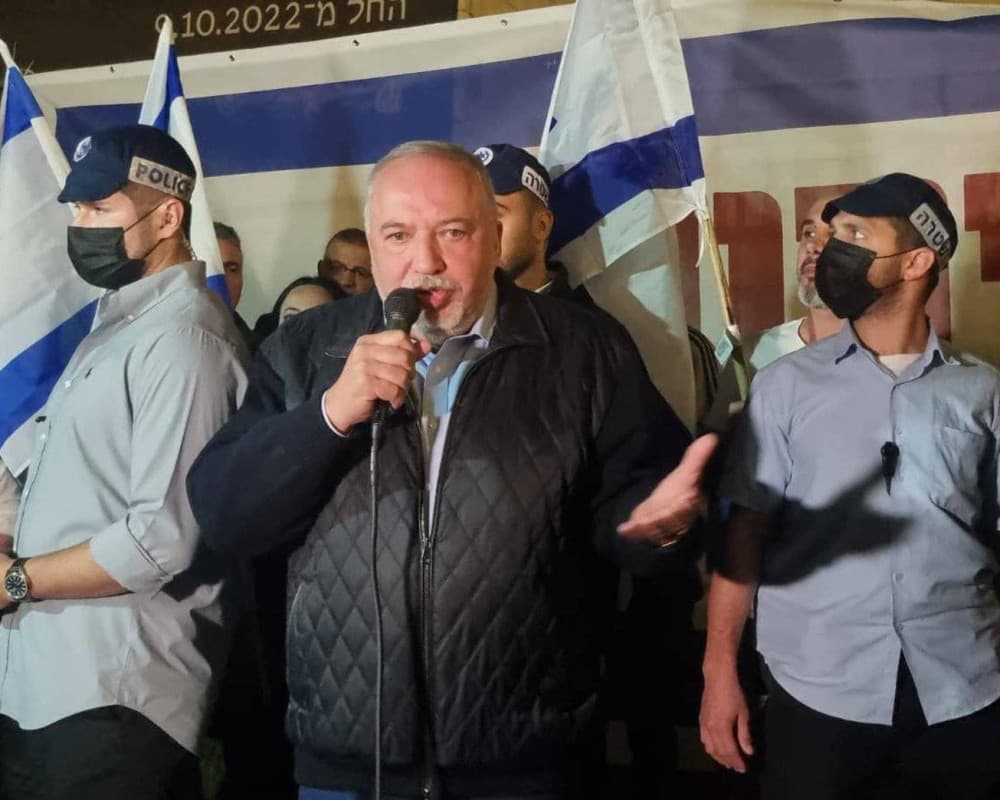 Lieberman Proposes Dismantling PA and Hamas