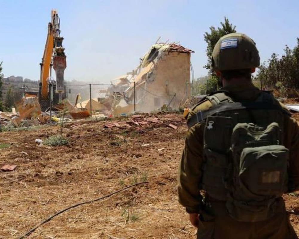 Hebron authorities remove three structures