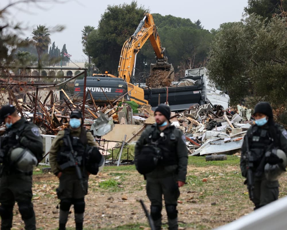 Occupation demolishes house in Al-Tur