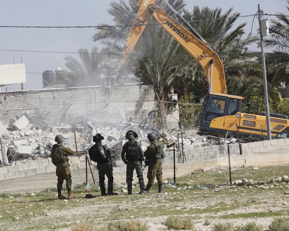 الاحتلال يهدم منزل وبيوت بلاستيكية شمال جنين