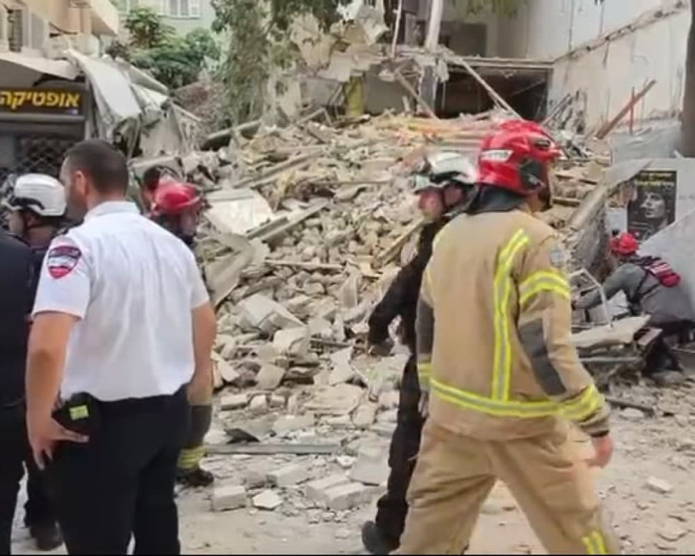 Tel Aviv building partially collapses injuring several