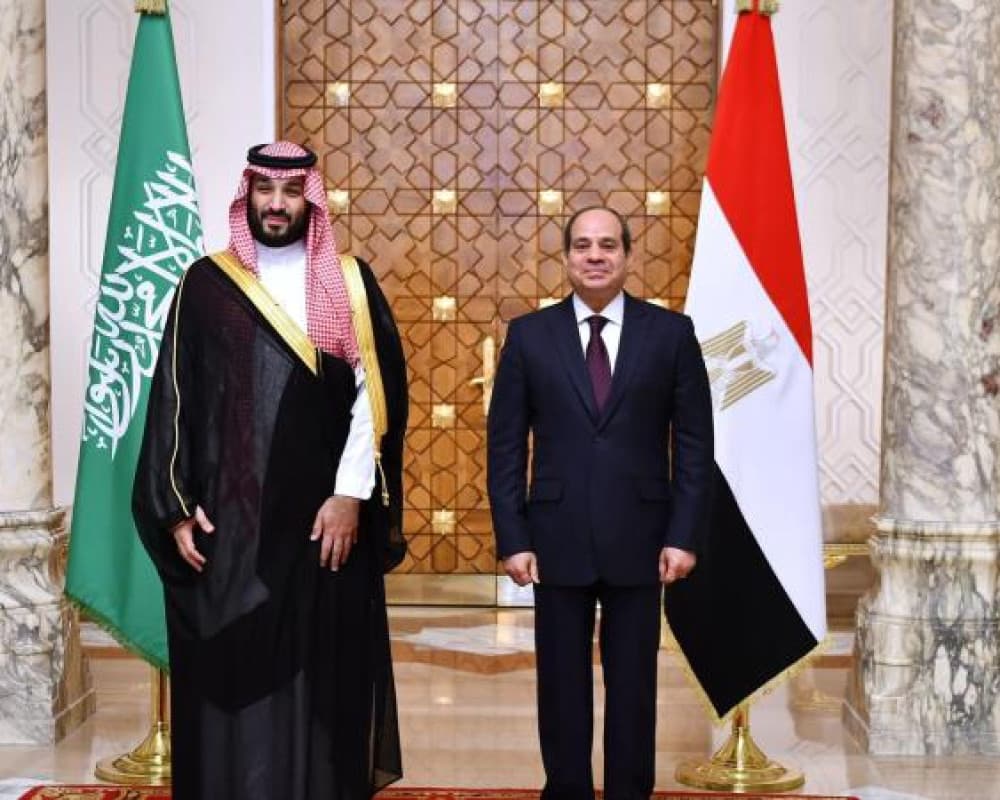 Cairo supports Saudi Arabia; parliament delays military session
