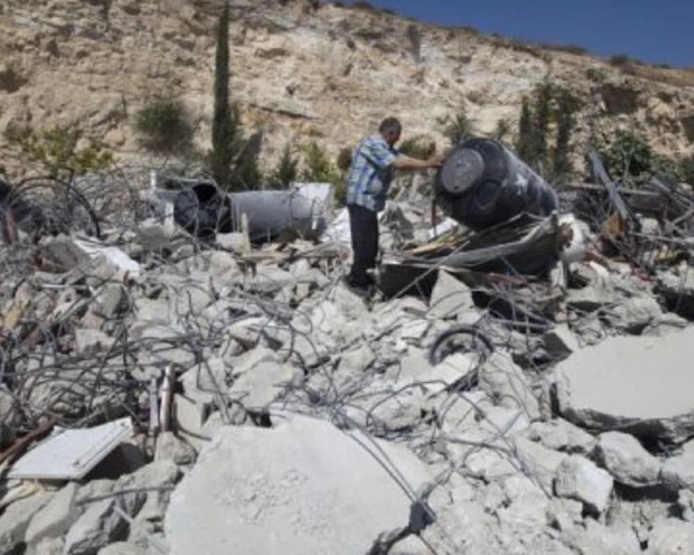 Israeli forces demolish Negev village homes