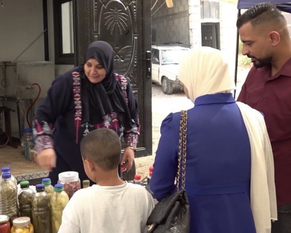 جمعية دورا تنتج من العنب المنتجات التراثية