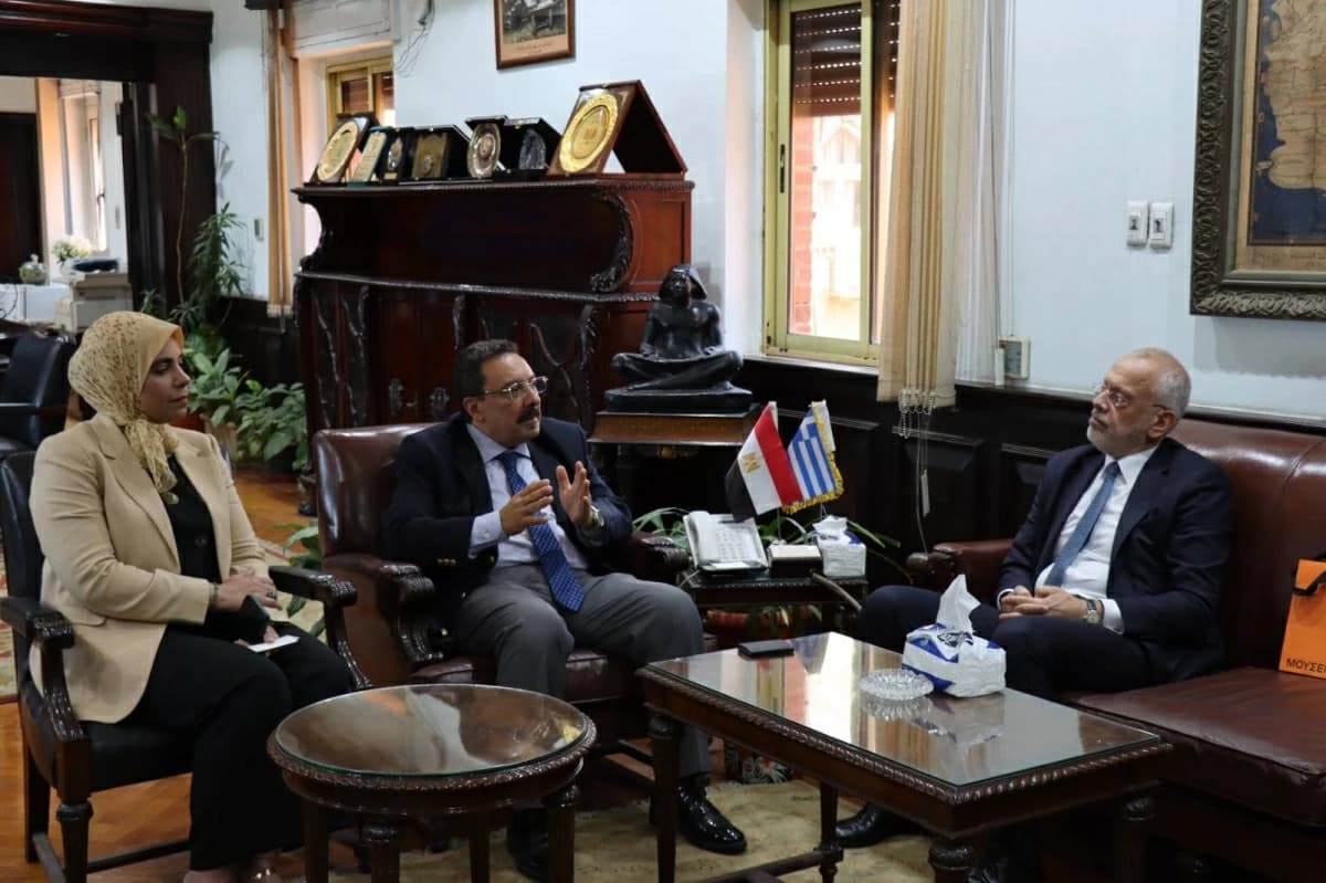 سفير اليونان يبحث مع رئيس جامعة الإسكندرية مستجدات إنشاء فرع للجامعة في أثينا