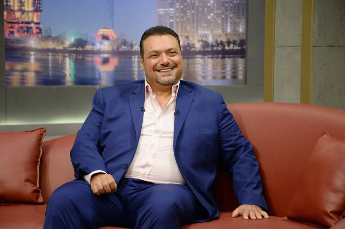 مراد مكرم يوضح أنه لم يرغب أن يصبح مذيعًا ويصف أول يوم تصوير بأنه كان مرعبًا