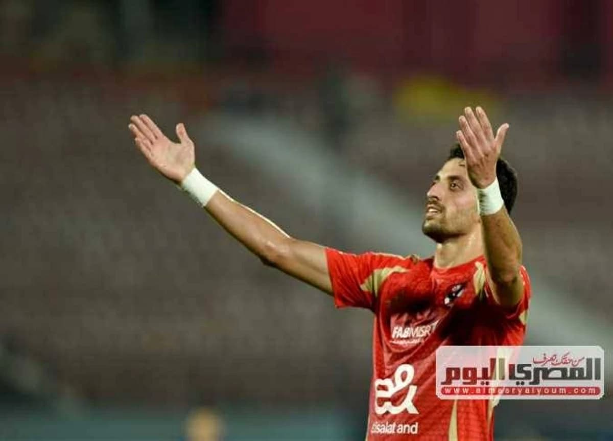الأهلي يعلن تجديد عقد طاهر محمد طاهر