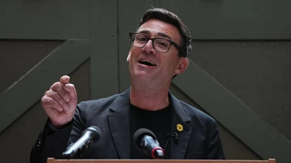 Bloomberg: UK Prime Minister Permits US to Use Bases Against Iran