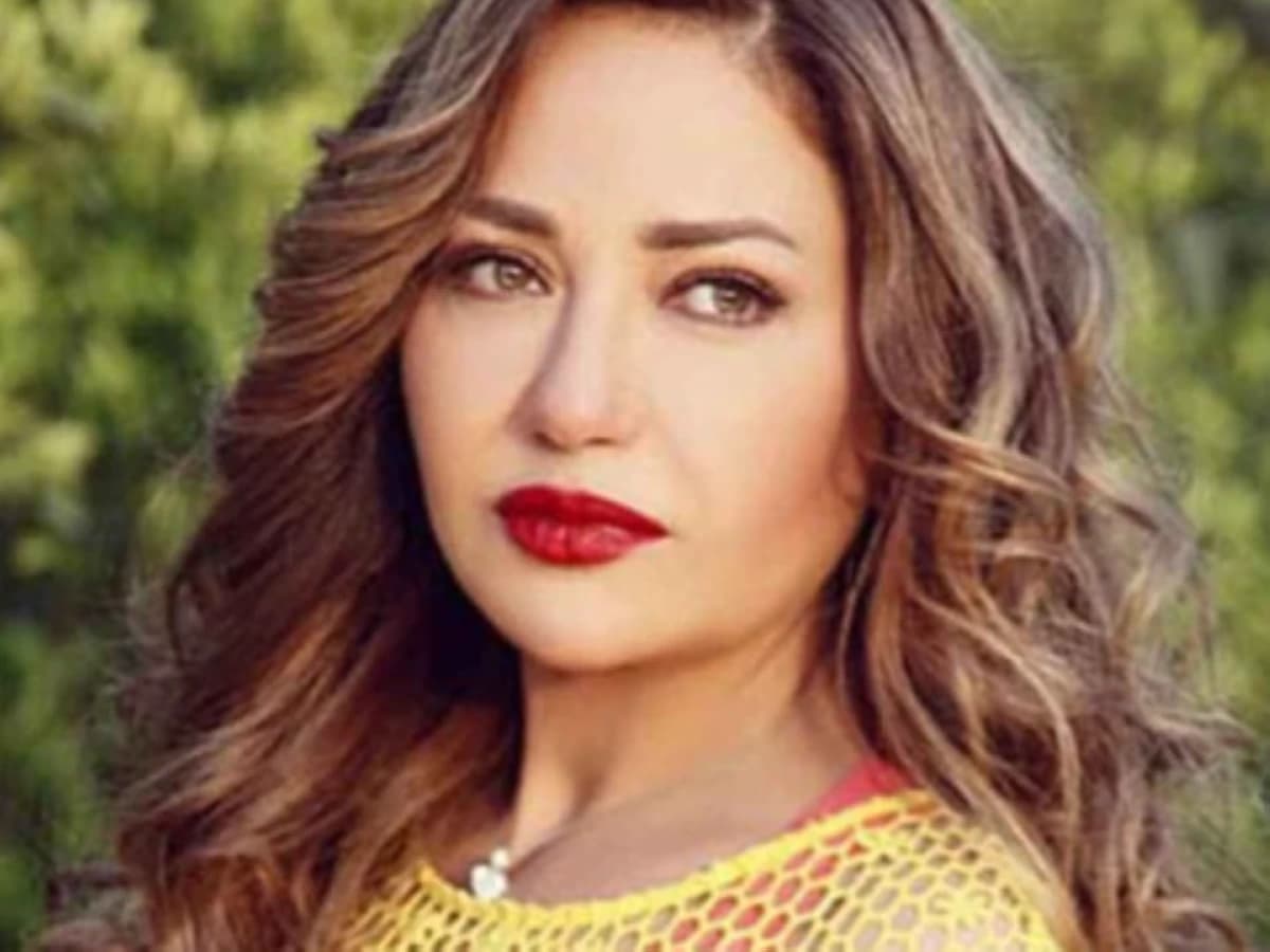 ليلى علوي تدعم تونس والجزائر في حرائق الغابات