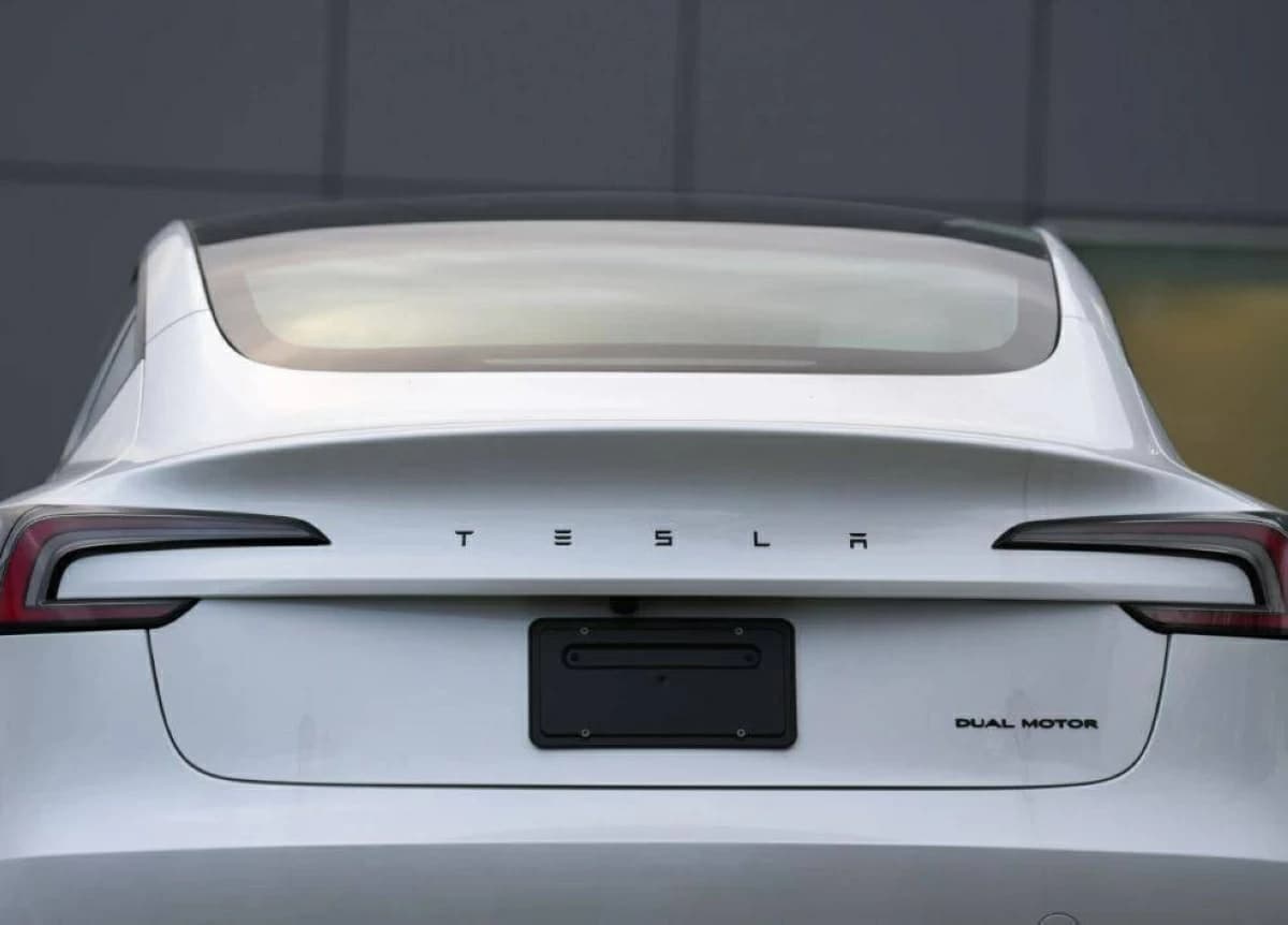 Tesla's earnings drop amid higher R&D costs