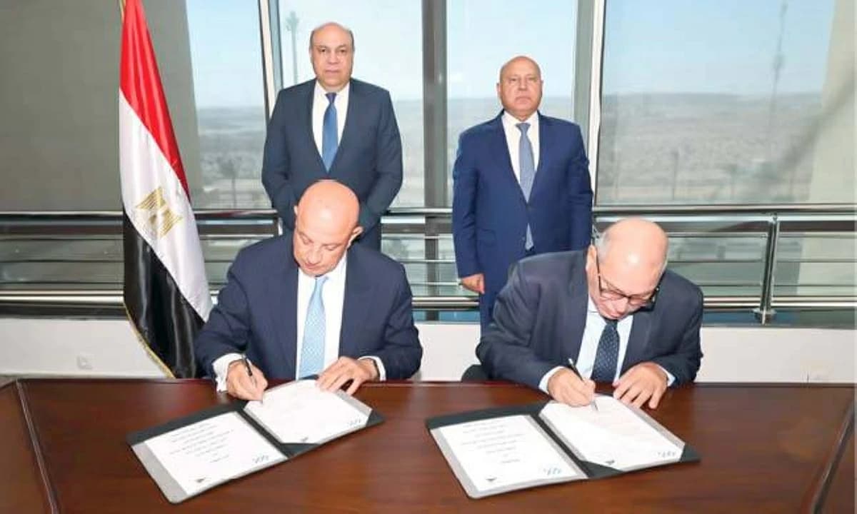 تنسيق بين النقل والطيران لتحسين صيانة المطارات