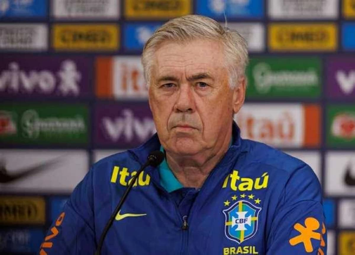 Ancelotti declines Italy coaching