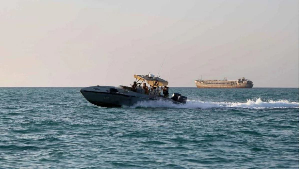Yemeni waters warn of risks from Houthi attacks