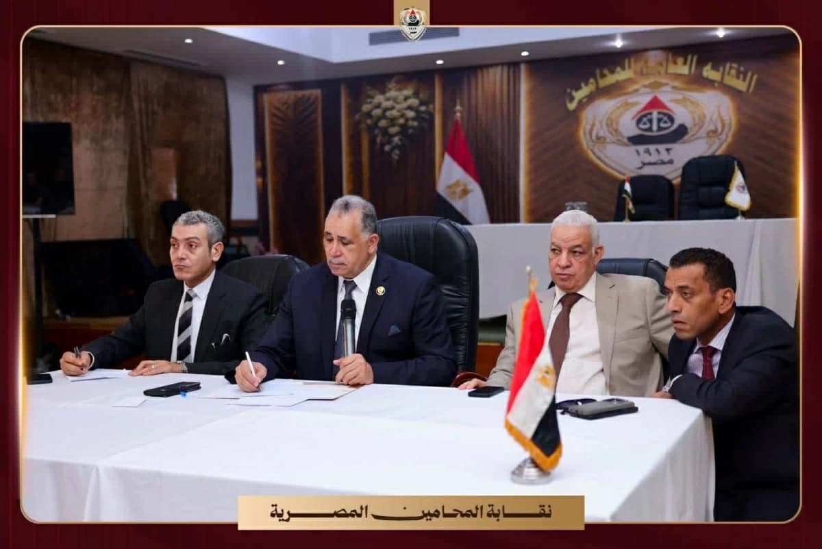 نقيب المحامين يواصل حملة ضد الفساد