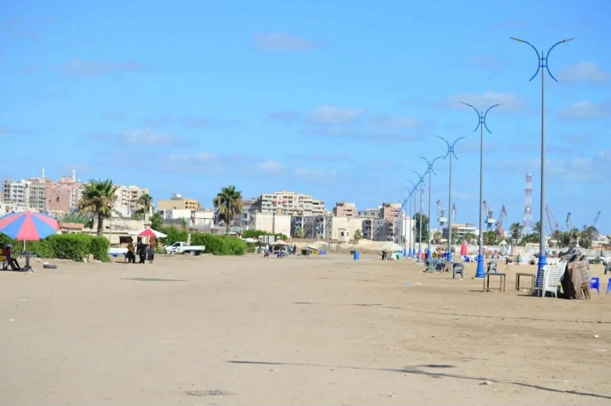 إخلاء شاطئ بورفؤاد بعد غرق اثنين