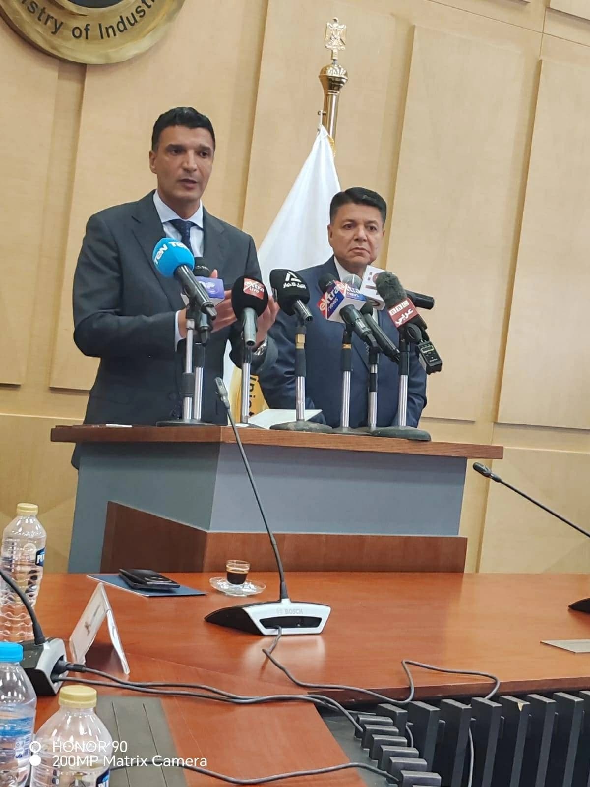 سبب تعطيل وزير الصناعة شرط الثلاث سنوات للأراضي