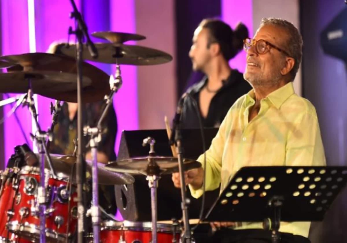 Sherif Mounir Performs with Nostalgia at Opera