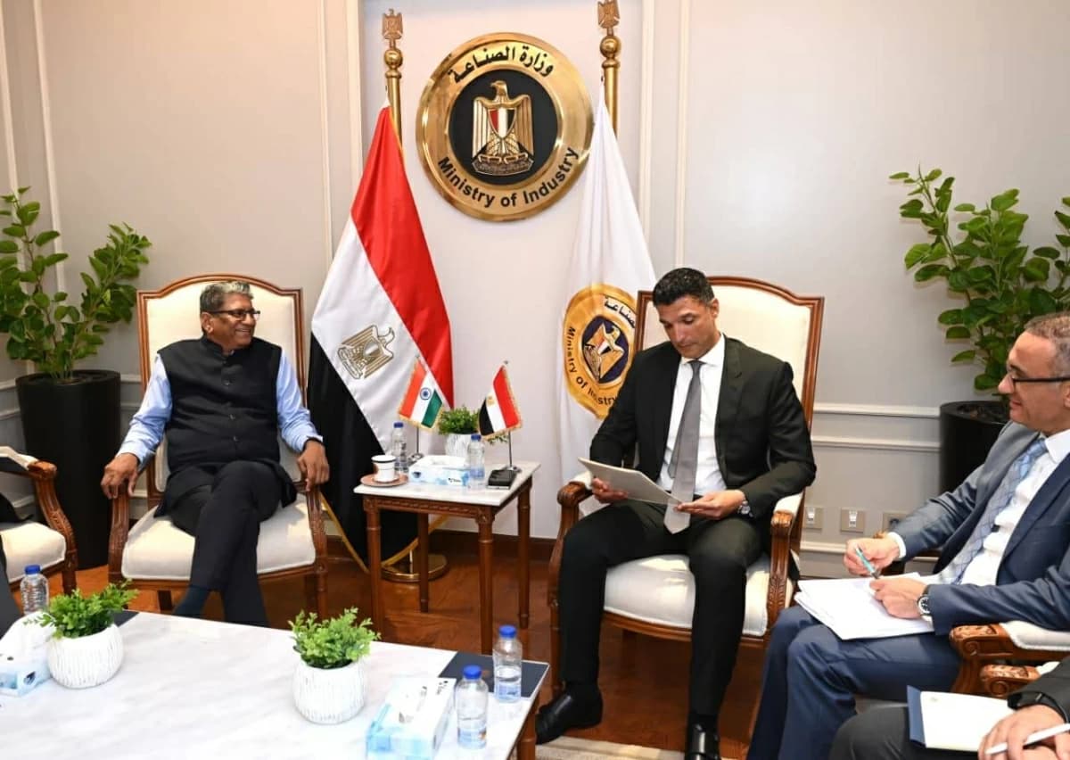 وزير الصناعة يناقش مع الهند إنشاء مناطق صناعية جديدة