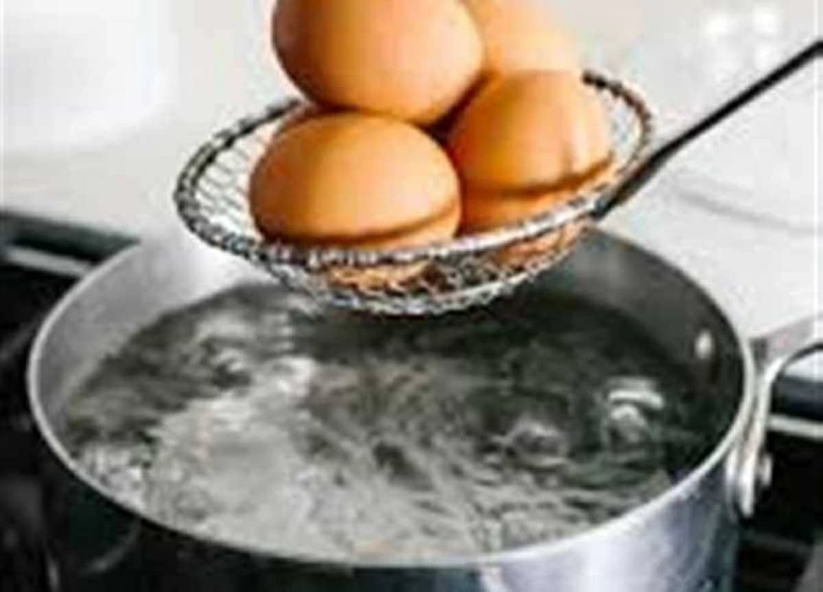 Why eggs stick to shells after boiling