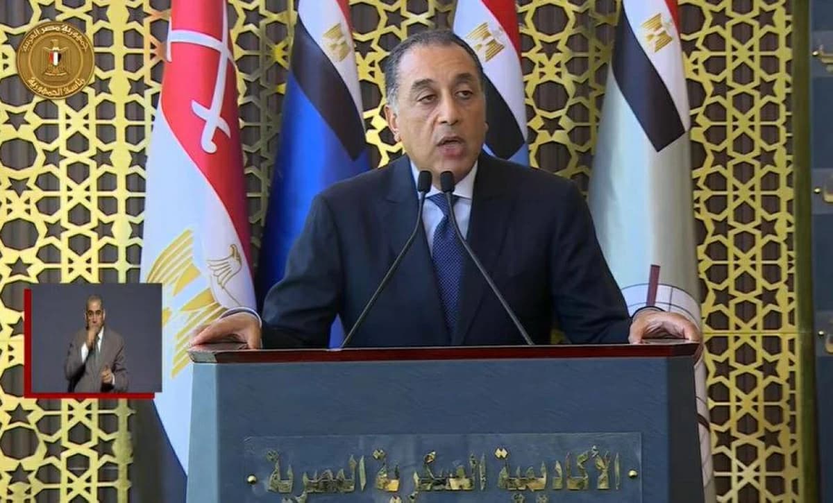 مدبولي: إدارة أزمة حريق سفينتي دمياط وسلامة التخزين