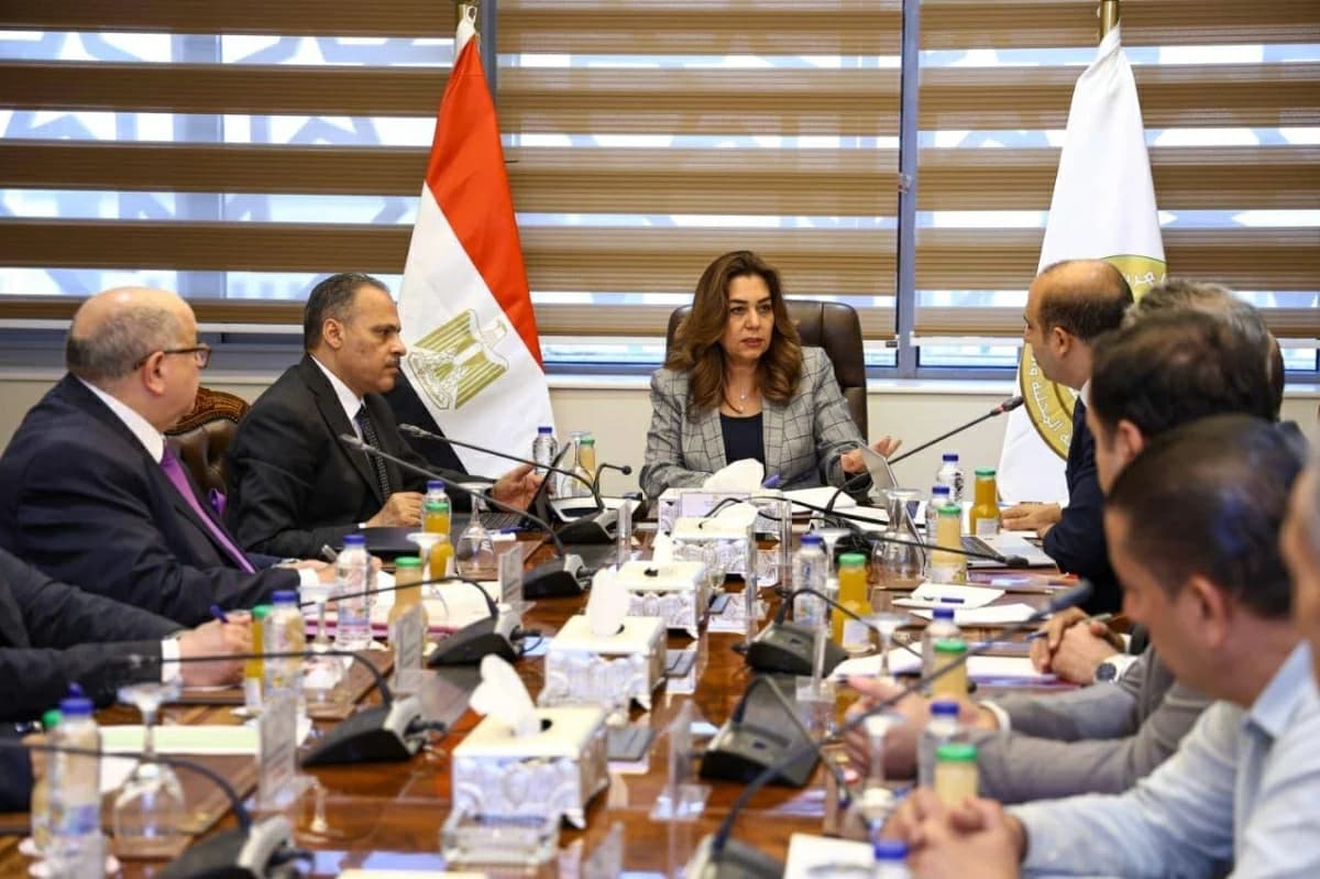 Environment Minister meets Al Sharqiya Governor on waste plan