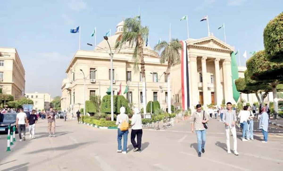 جامعة القاهرة تصدر دليلًا للطلاب الأجانب للدرجات العليا