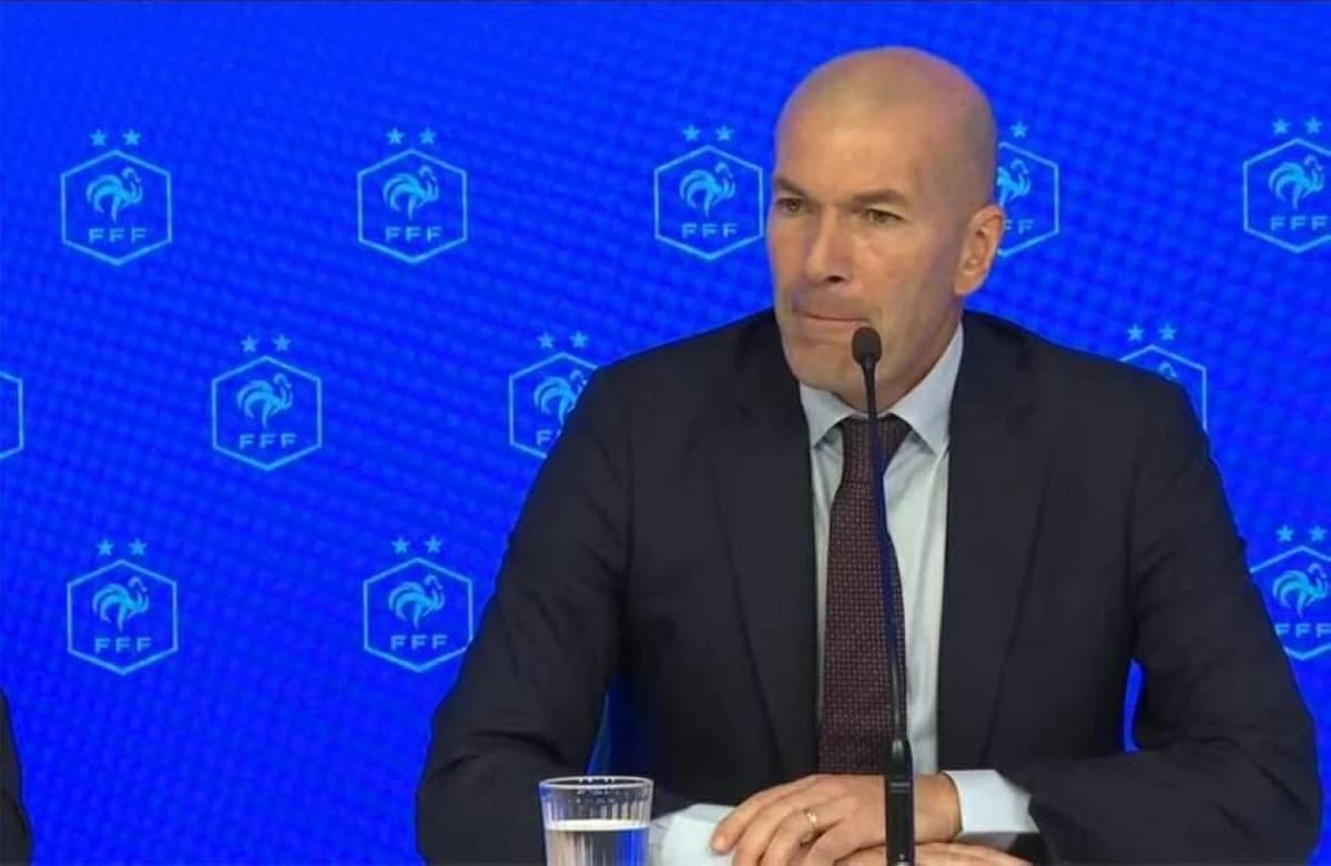 Zidane stimulates crowd as France-Italy tickets sell out