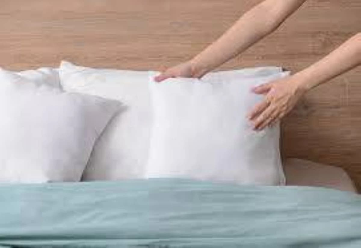 Simple methods to clean pillows