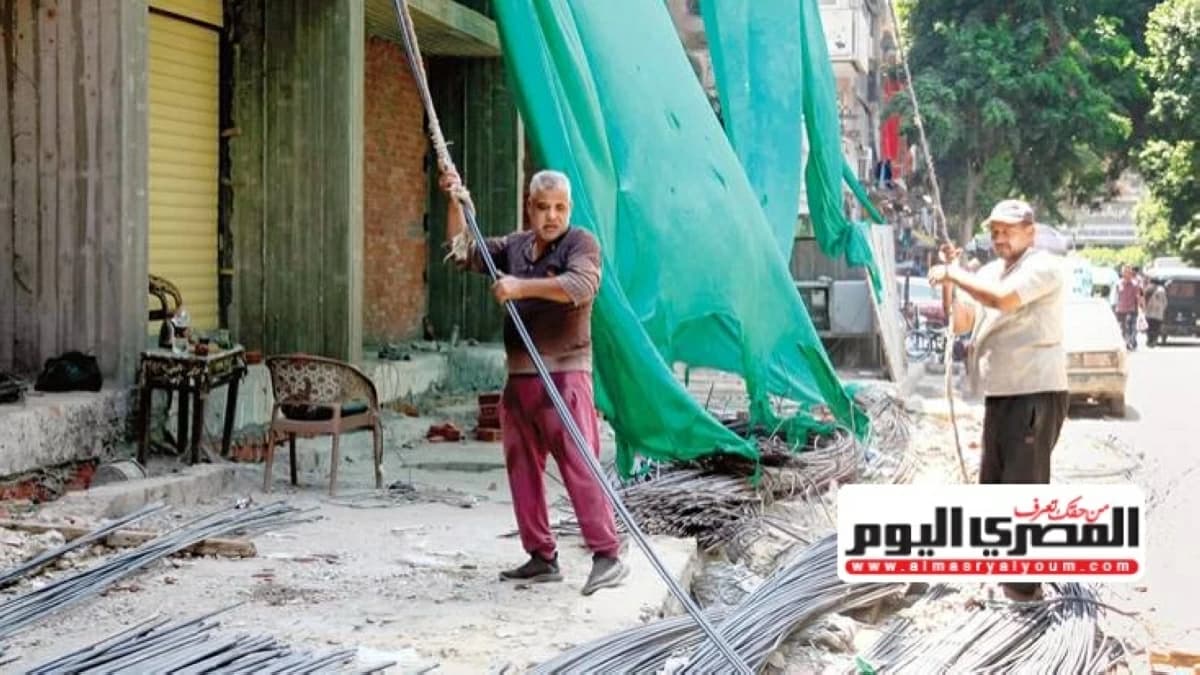 عمال البناء يواجهون حر أغسطس