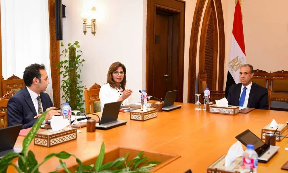 وزير الخارجية يناقش مع رئيسة الأكاديمية التعاون